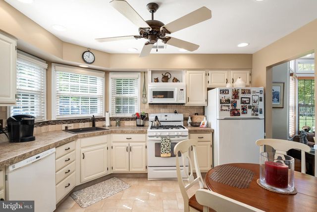 7 ENDSLEIGH PL, Robbinsville, NJ 08691
