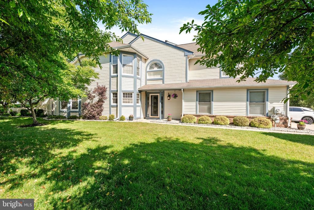 7 ENDSLEIGH PL, Robbinsville, NJ 08691