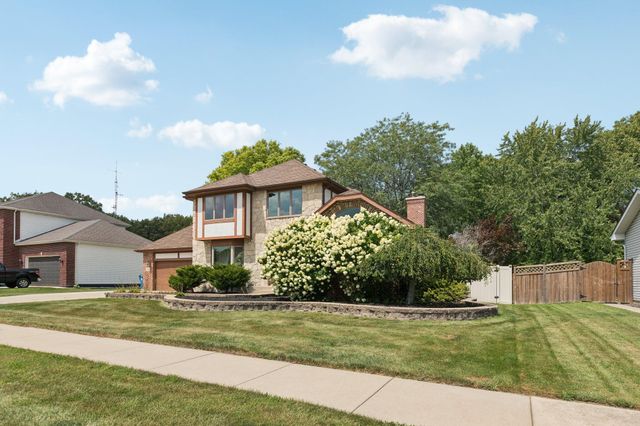 1218 Lakeview Drive, Schererville, IN 46375