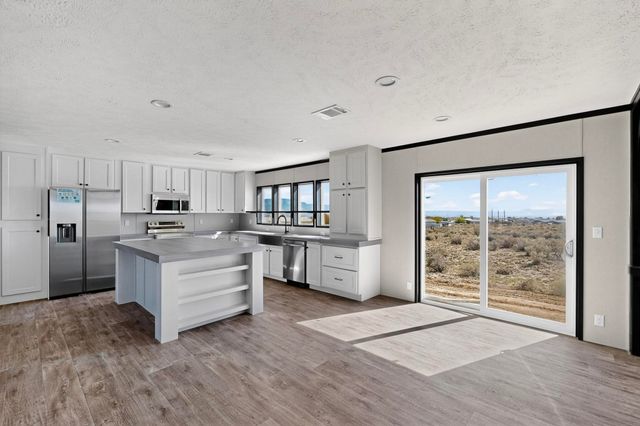 533 Hill Road NE, Rio Rancho, NM 87144