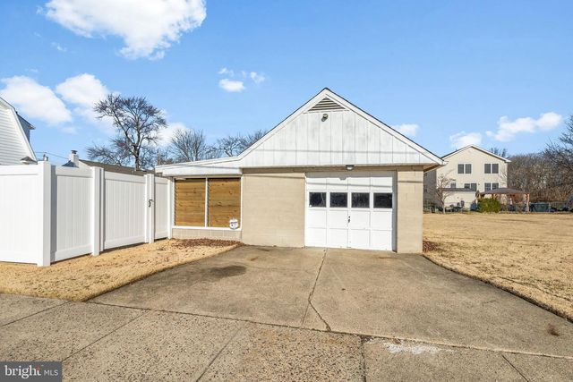 573 CHELTON AVE, Burlington, NJ 08016
