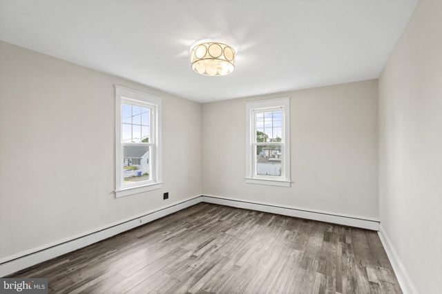 573 CHELTON AVE, Burlington, NJ 08016