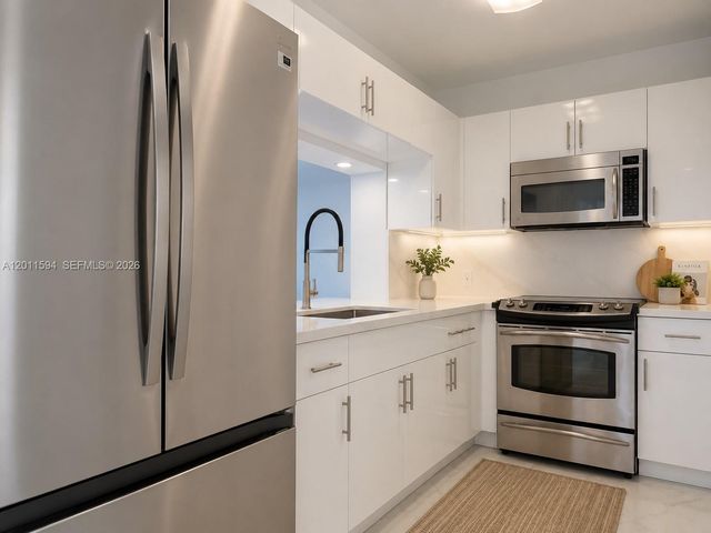 3252 SW 88th Pl 3252, Miami, FL 33165