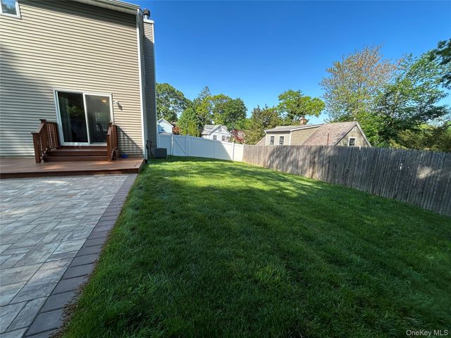 27 Sunburst Drive, Rocky Point, NY 11778