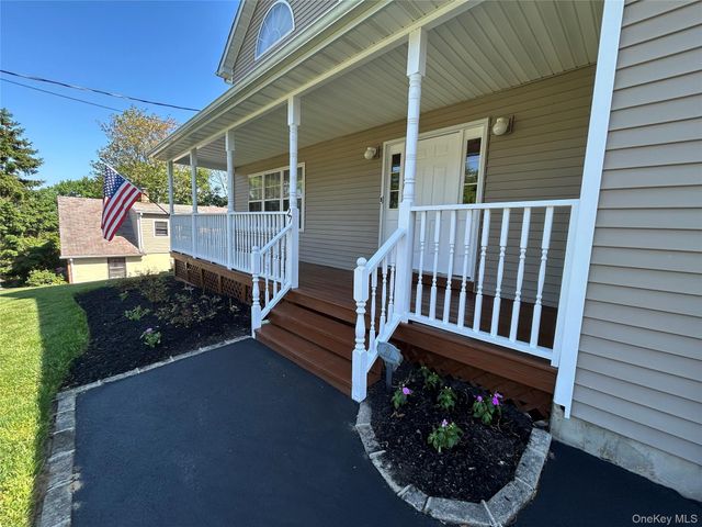 27 Sunburst Drive, Rocky Point, NY 11778