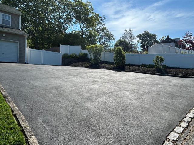 27 Sunburst Drive, Rocky Point, NY 11778