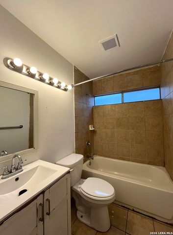 7607 Sage Oak St, Live Oak, TX 78233