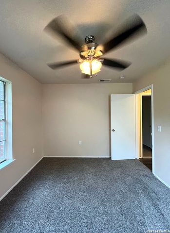 7607 Sage Oak St, Live Oak, TX 78233
