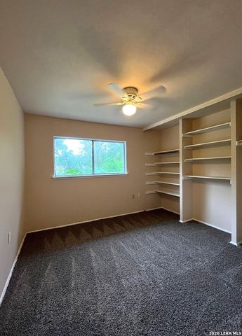 7607 Sage Oak St, Live Oak, TX 78233
