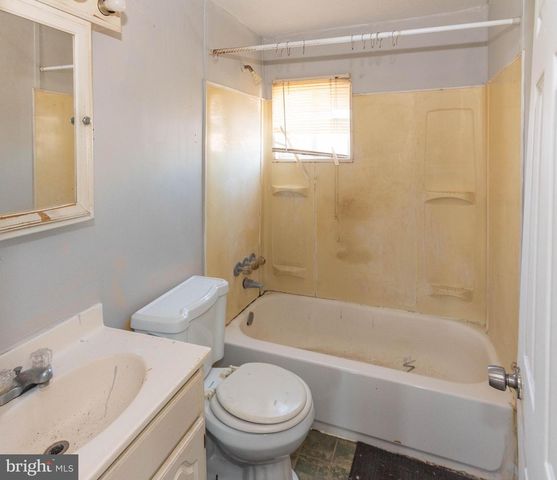 2038 LARKHALL RD, Dundalk, MD 21222