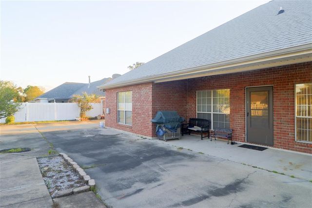 612 Colonial Dr Drive, Lake Charles, LA 70611