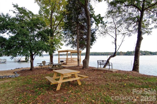 6 Honeysuckle Woods, Lake Wylie, SC 29710