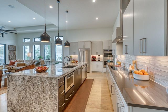 202 Azalea LOOP, Horseshoe Bay, TX 78657