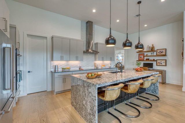 202 Azalea LOOP, Horseshoe Bay, TX 78657