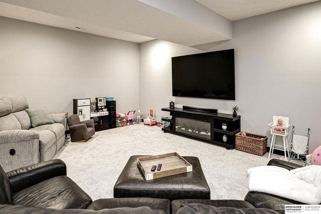 470 Eastwood Drive, Louisville, NE 68037