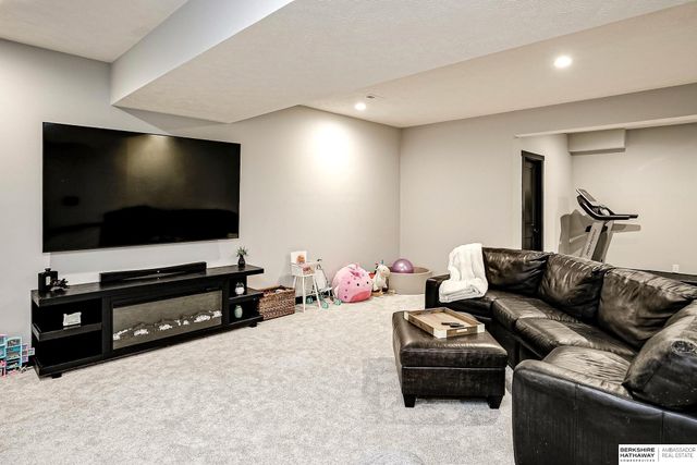470 Eastwood Drive, Louisville, NE 68037