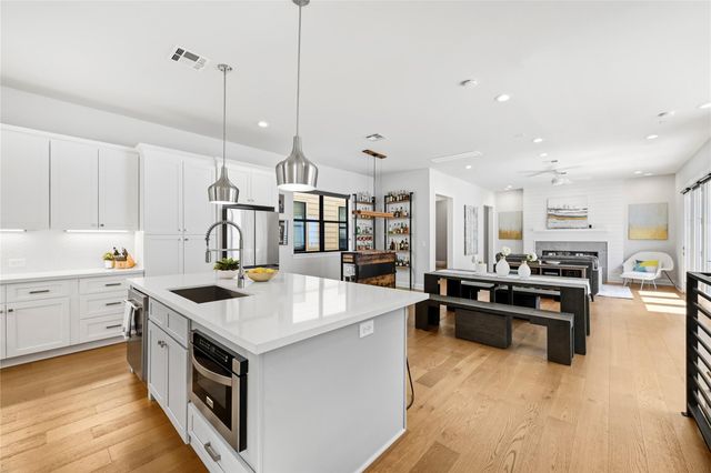 830 Wakefield Drive A, Houston, TX 77018