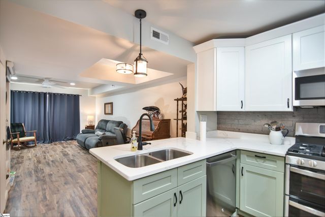 2530 E North Street, Greenville, SC 29615