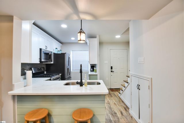 2530 E North Street, Greenville, SC 29615