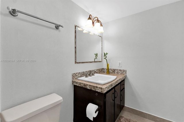 431 SE 3rd Street 402, Dania Beach, FL 33004