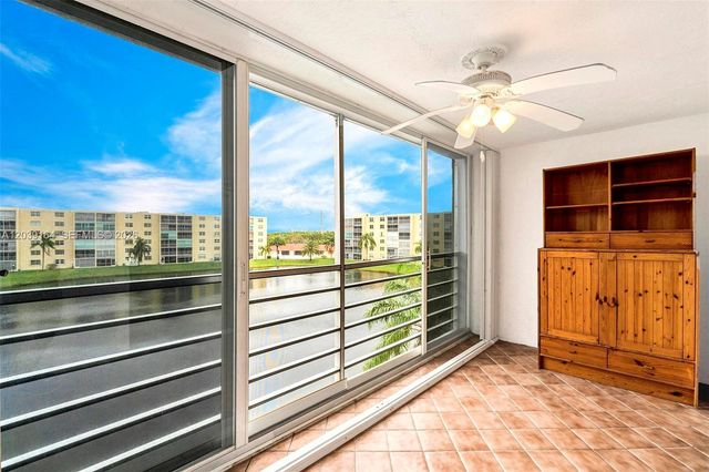 431 SE 3rd Street 402, Dania Beach, FL 33004
