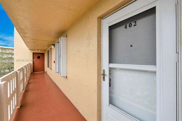 431 SE 3rd Street 402, Dania Beach, FL 33004
