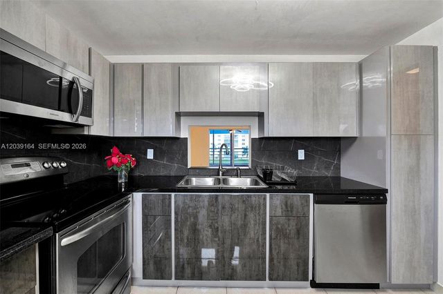 431 SE 3rd Street 402, Dania Beach, FL 33004