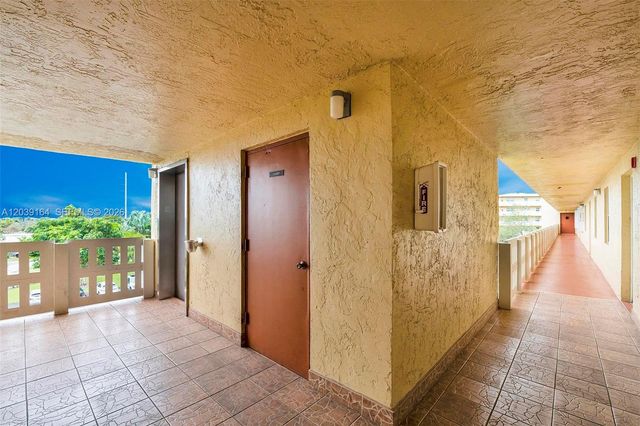431 SE 3rd Street 402, Dania Beach, FL 33004