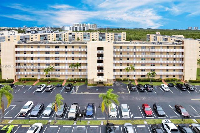 431 SE 3rd Street 402, Dania Beach, FL 33004