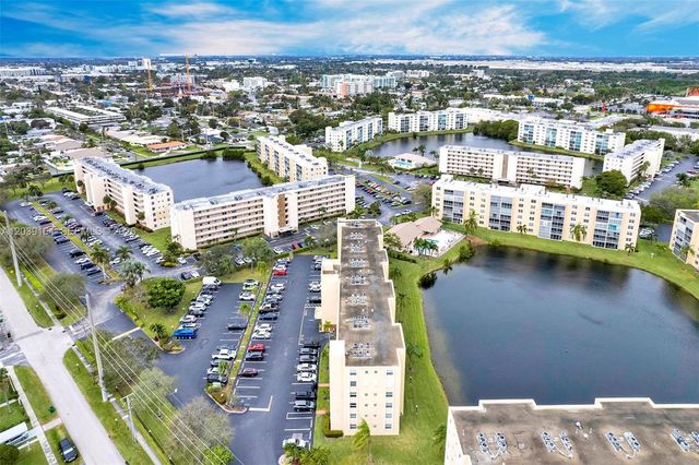 431 SE 3rd Street 402, Dania Beach, FL 33004