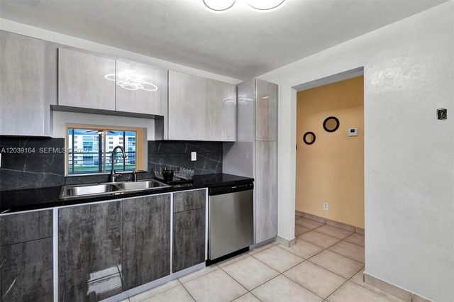 431 SE 3rd Street 402, Dania Beach, FL 33004