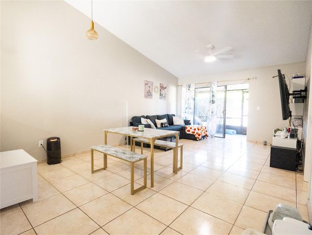 32 SILVER OAK CIRCLE, Kissimmee, FL 34743