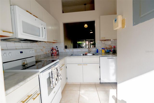 32 SILVER OAK CIRCLE, Kissimmee, FL 34743