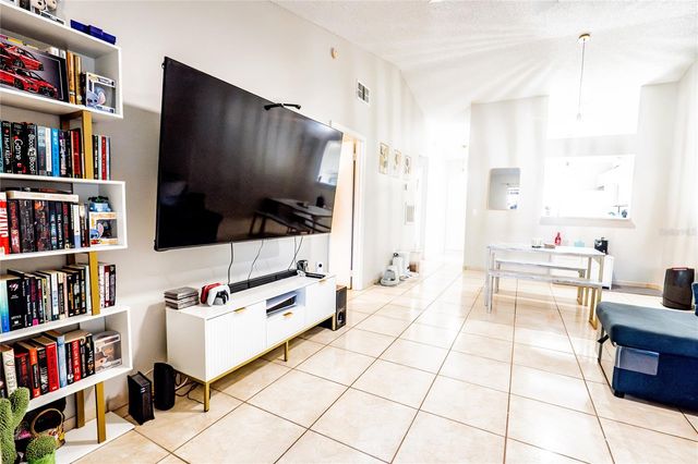 32 SILVER OAK CIRCLE, Kissimmee, FL 34743