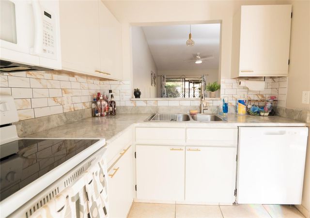 32 SILVER OAK CIRCLE, Kissimmee, FL 34743