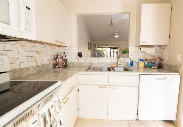 32 SILVER OAK CIRCLE, Kissimmee, FL 34743