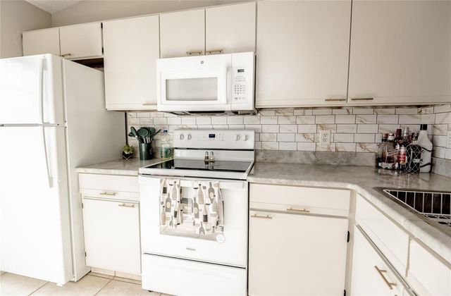 32 SILVER OAK CIRCLE, Kissimmee, FL 34743