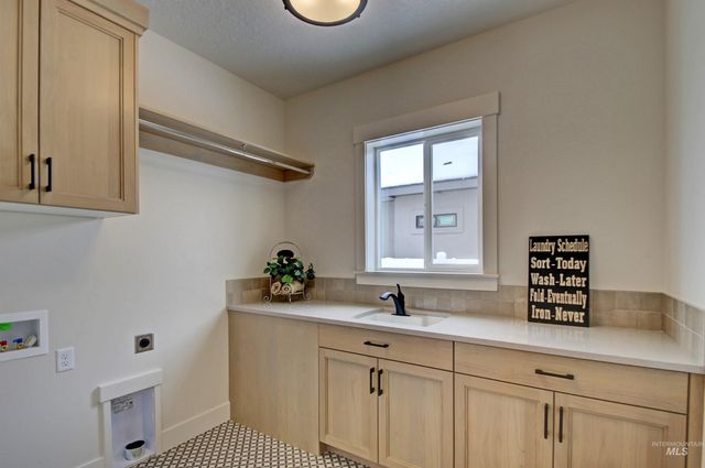 365 S Strut Way, Boise, ID 83716