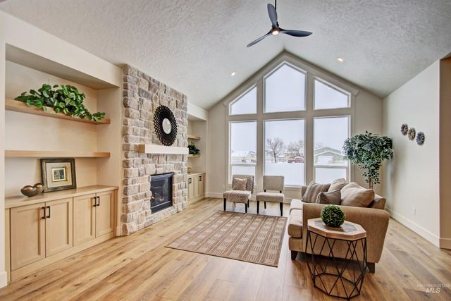365 S Strut Way, Boise, ID 83716
