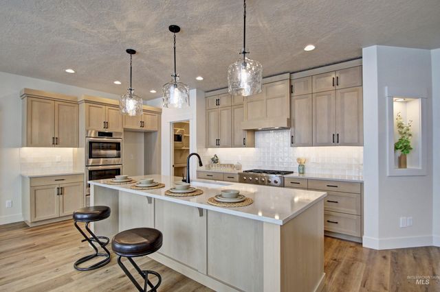 365 S Strut Way, Boise, ID 83716
