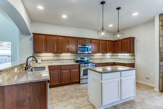 7823 Bluebird Haven, Selma, TX 78154