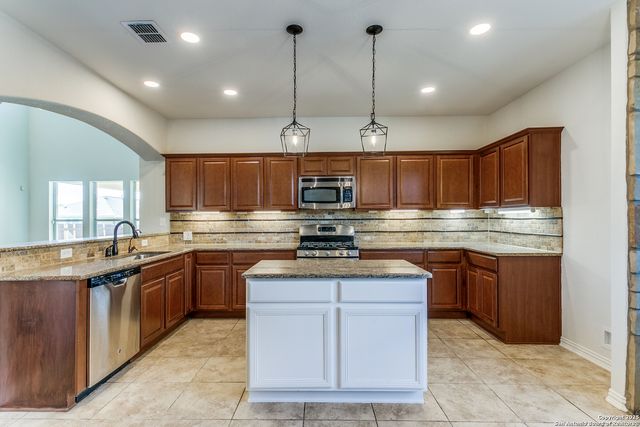 7823 Bluebird Haven, Selma, TX 78154