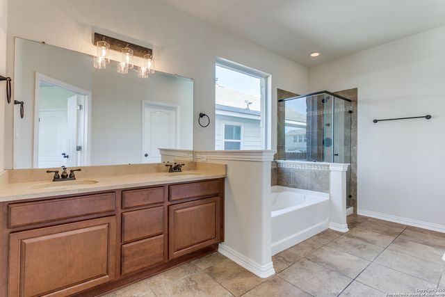 7823 Bluebird Haven, Selma, TX 78154