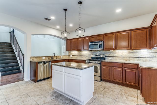 7823 Bluebird Haven, Selma, TX 78154
