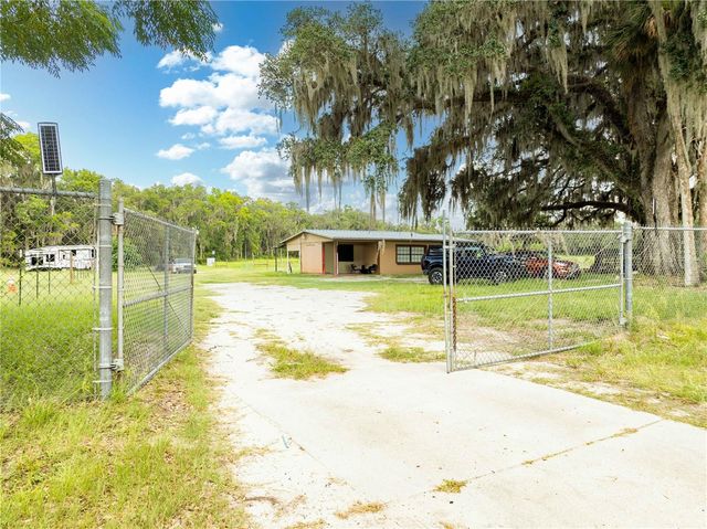7301 NW GAINESVILLE ROAD, Ocala, FL 34475