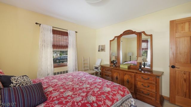 614 Fairway Rd, Linden City, NJ 07036
