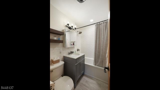 614 Fairway Rd, Linden City, NJ 07036