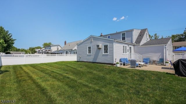 614 Fairway Rd, Linden City, NJ 07036
