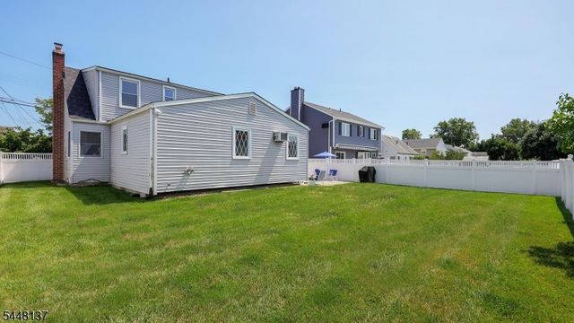 614 Fairway Rd, Linden City, NJ 07036