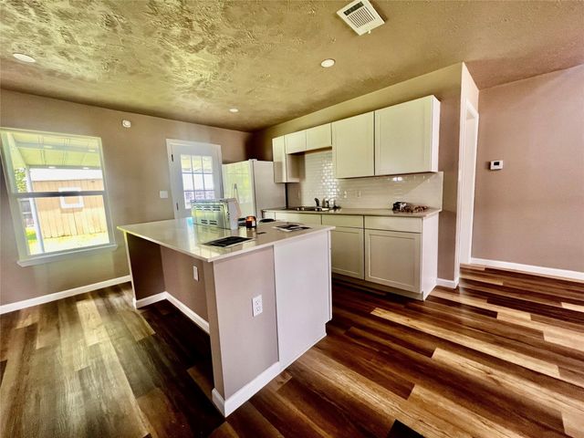 2307 Windsor Lane, Pasadena, TX 77506